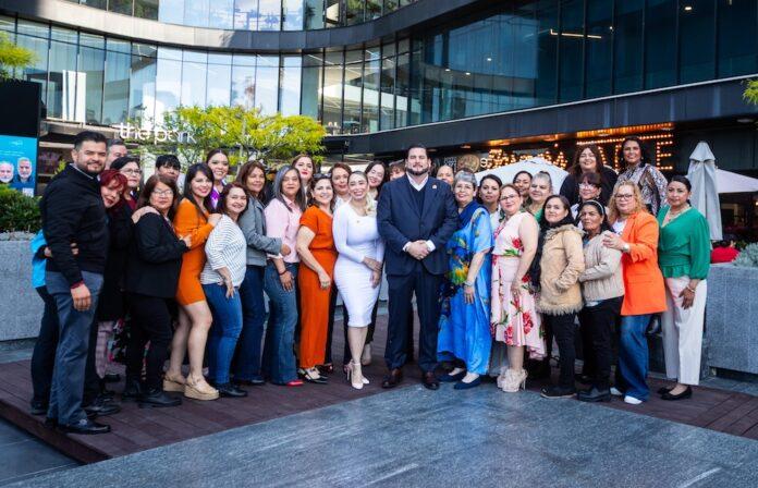 Acompaña Ismael Burgueño a docentes de la Preparatoria Federal Lázaro Cárdenas en celebración del Día de las Madres
