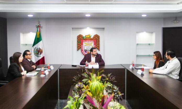 Firma Ismael Burgueño convenio con el INE en el marco de las elecciones del Poder Judicial Federal