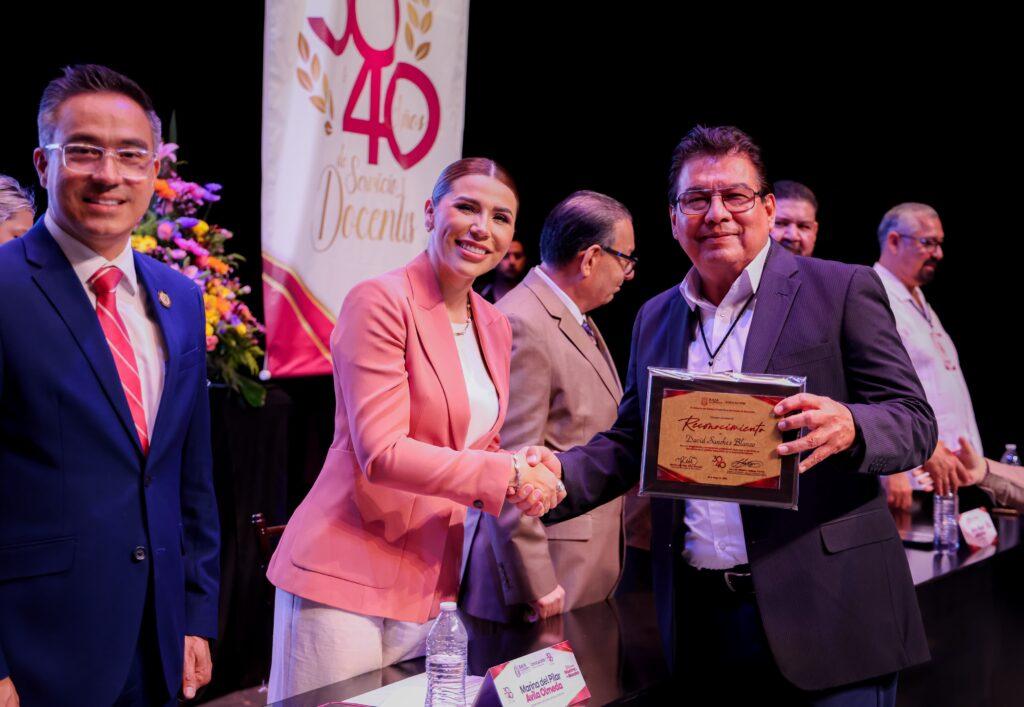 RECONOCE GOBERNADORA MARINA DEL PILAR ENTREGA DEL MAGISTERIO CON APOYOS QUE HONRAN SU TRAYECTORIA.lasnoticias.info