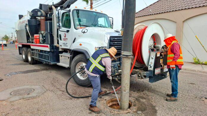 INTENSIFICAN CUADRILLAS DE CESPM LABORES DE LIMPIEZA Y SONDEO EN DRENAJE SANITARIO DURANTE FIN DE SEMANA EN MEXICALI.lasnoticias.info