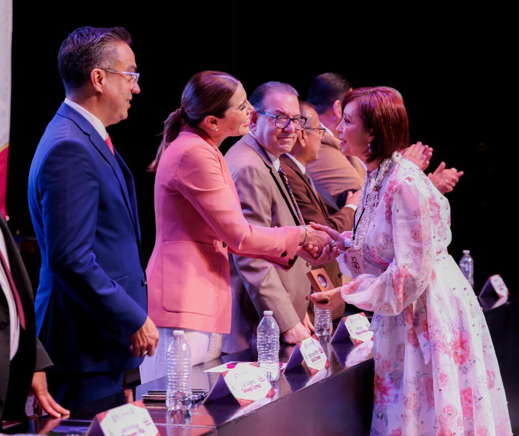 RECONOCE GOBERNADORA MARINA DEL PILAR ENTREGA DEL MAGISTERIO CON APOYOS QUE HONRAN SU TRAYECTORIA.lasnoticias.info