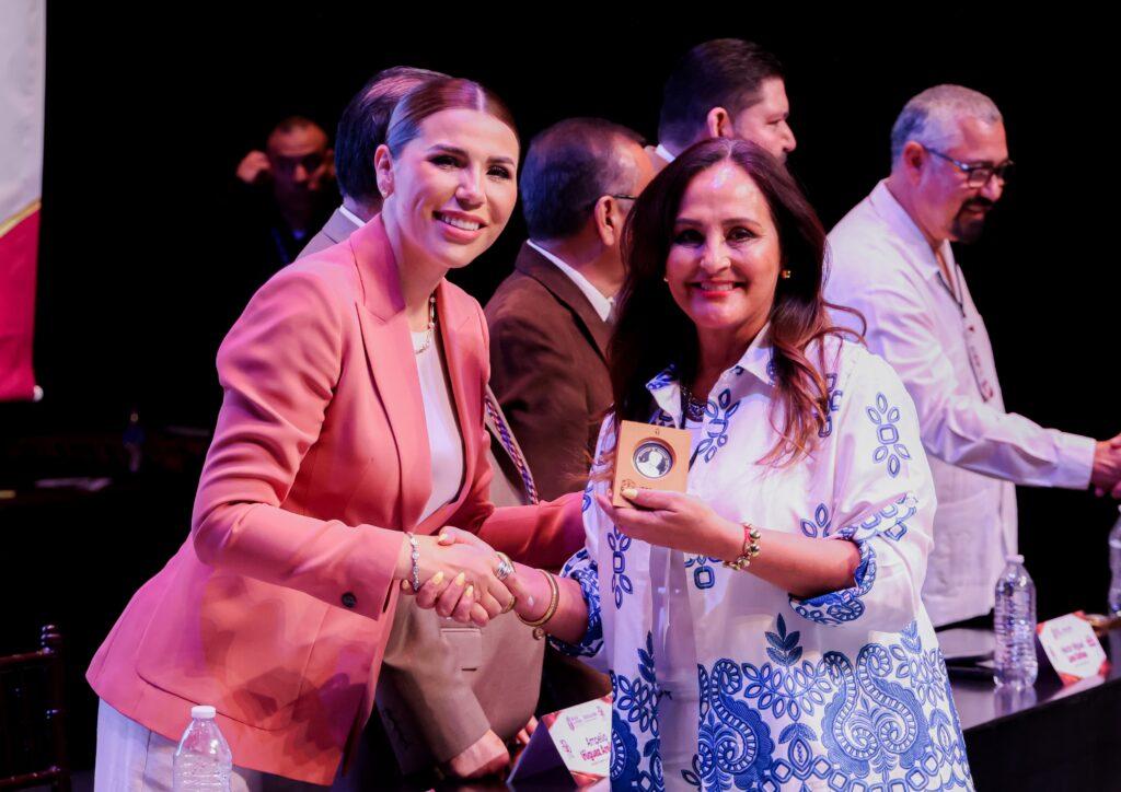 RECONOCE GOBERNADORA MARINA DEL PILAR ENTREGA DEL MAGISTERIO CON APOYOS QUE HONRAN SU TRAYECTORIA.lasnoticias.info