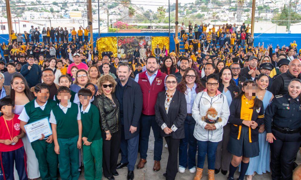 Entrega Ismael Burgueño reconocimientos del programa D.A.R.E en beneficio de estudiantes de primaria y secundaria.lasnoticias.info