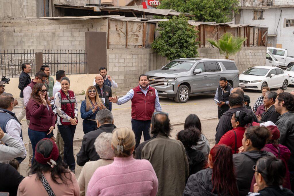 Recorre Ismael Burgueño colonias beneficiadas con el programa ‘Tijuana, Ciudad Limpia’.lasnoticias.info