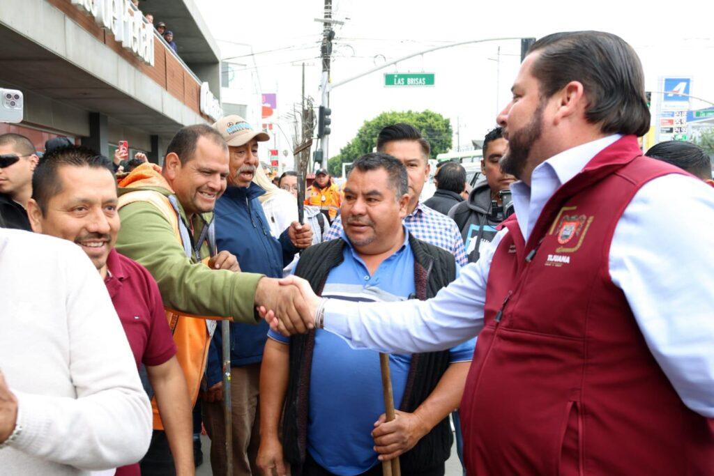Recorre Ismael Burgueño colonias beneficiadas con el programa ‘Tijuana, Ciudad Limpia’.lasnoticias.info