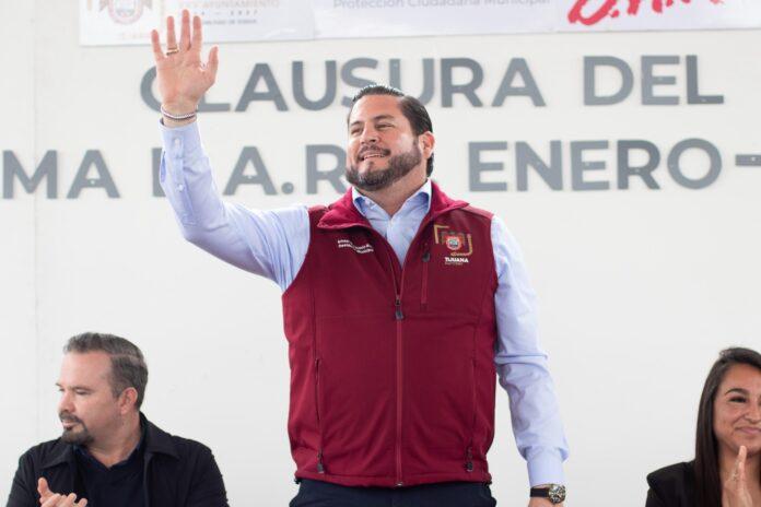 Entrega Ismael Burgueño reconocimientos del programa D.A.R.E en beneficio de estudiantes de primaria y secundaria.lasnoticias.info