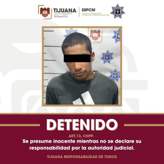 Asegura la Policía Municipal de Tijuana a sujeto armado en respuesta a reporte de la central de radio.lasnoticias.info