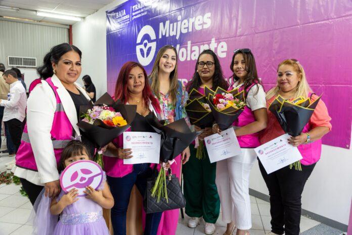 EGRESA LA SEXTA GENERACIÓN DEL PROGRAMA “MUJERES AL VOLANTE” EN MEXICALI.lasnoticias.info EGRESA LA SEXTA GENERACIÓN DEL PROGRAMA “MUJERES AL VOLANTE” EN MEXICALI.lasnoticias.info