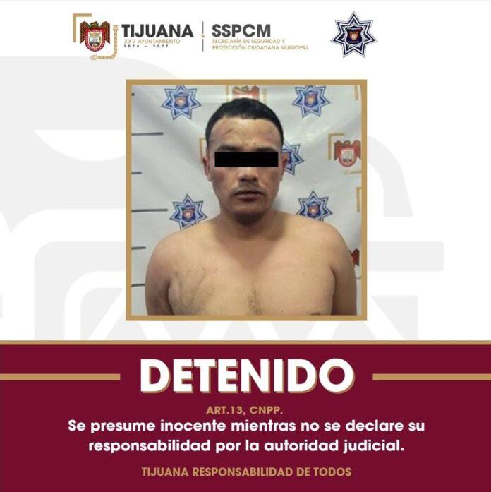 Detienen a sujeto por agredir a agentes de la Policía Municipal.lasnoticias.info