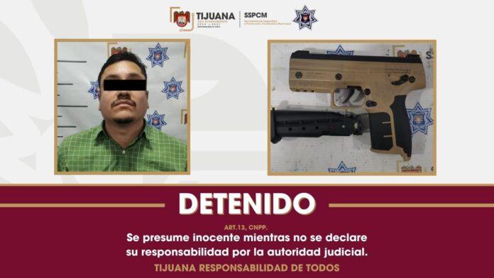 Asegura Policía Municipal de Tijuana a persona por amenazas con arma de utilería tras incidente de tránsito