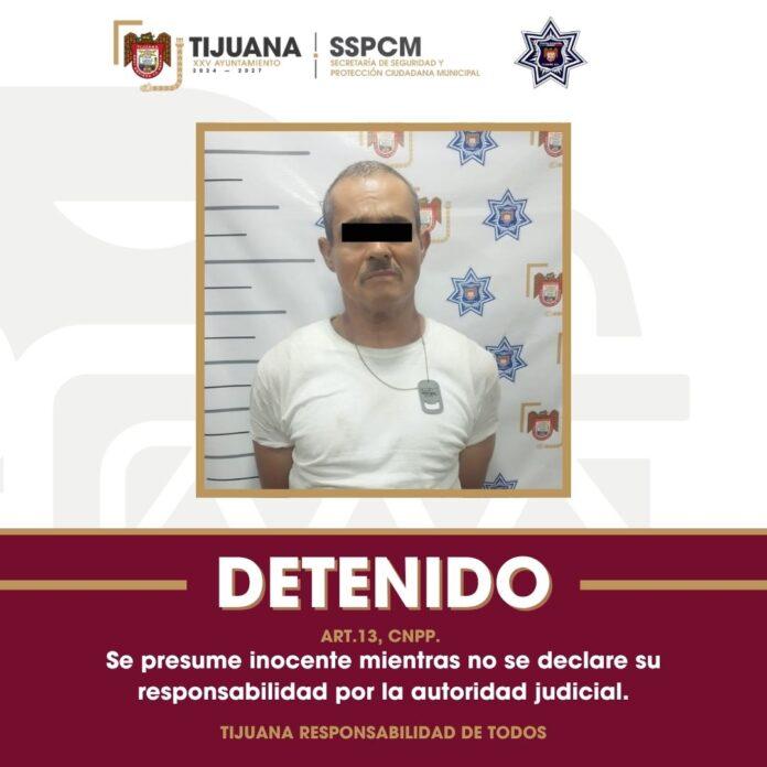 Detiene Policía Municipal de Tijuana a hombre armado que amenazaba a mujer en Jardín Dorado