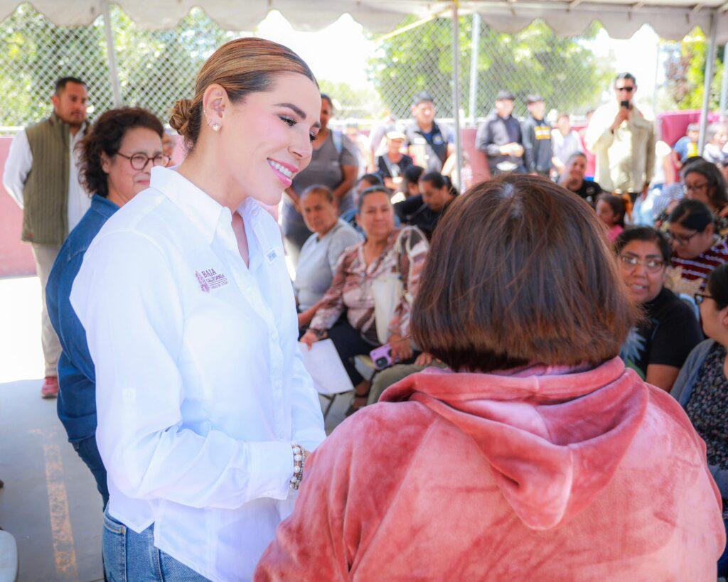 GOBERNADORA MARINA DEL PILAR RECORRE COLONIAS DE PLAYAS DE ROSARITO PARA ESCUCHAR Y ATENDER DE FRENTE A LA COMUNIDAD.lasnoticias.info