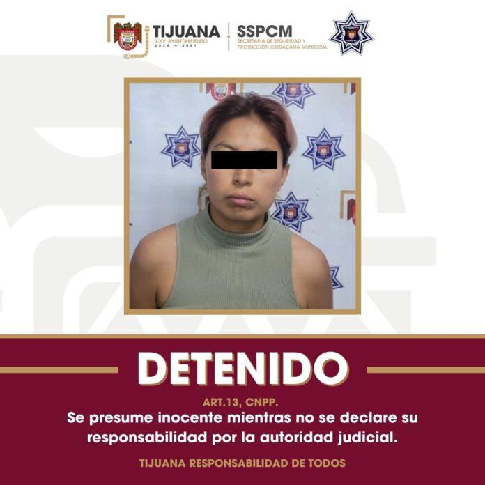 Asegura Policía Municipal de Tijuana a mujer por violencia familiar en Urbi Villa del Prado Segunda Sección