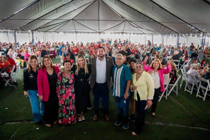 Celebra Ismael Burgueño Ruiz a las abuelas y abuelos en su día