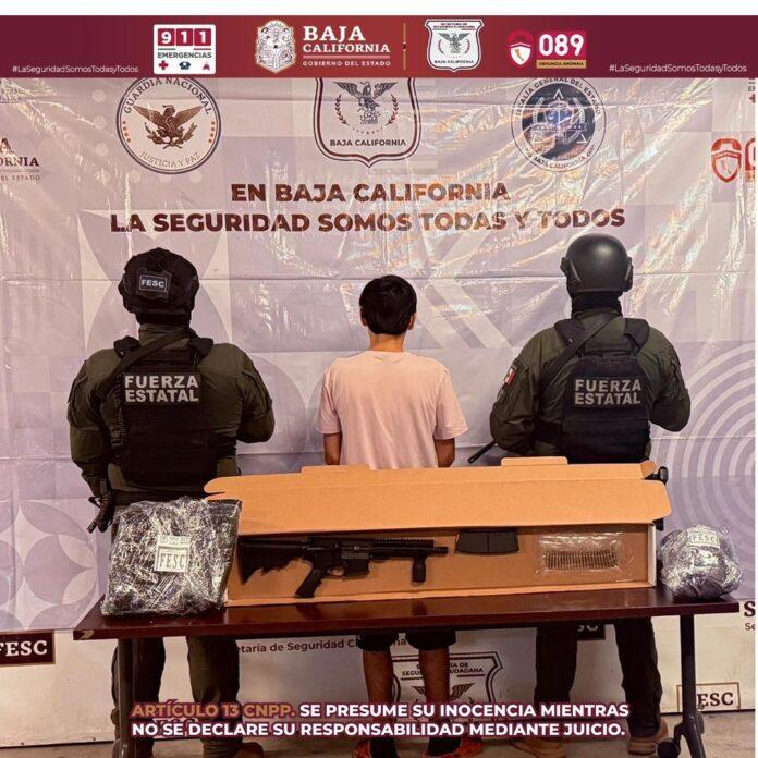 ASEGURA FUERZA ESTATAL ARMA LARGA Y CHALECO BALÍSTICO A MENOR DE EDAD EN TIJUANA.lasnoticias.info