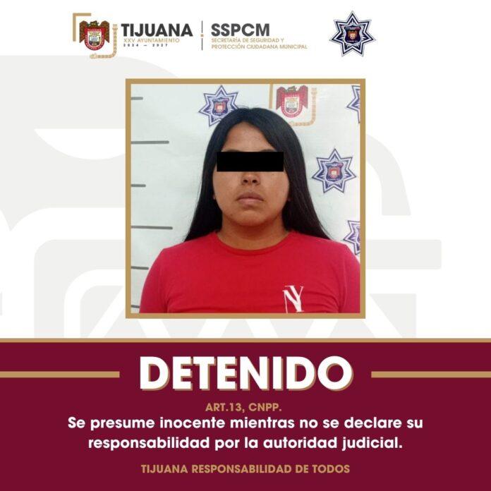 Detiene Policía Municipal de Tijuana a mujer por robo a comercio
