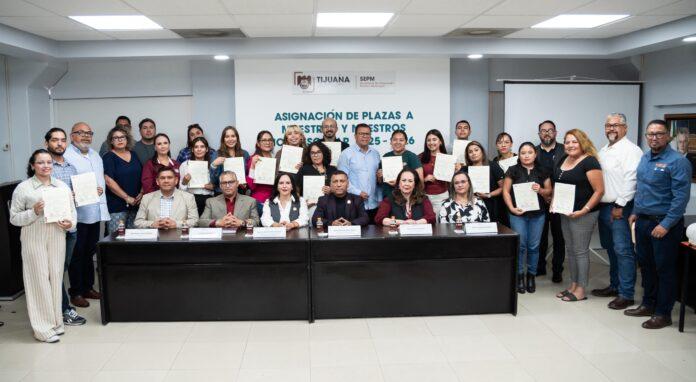Asigna Gobierno de Ismael Burgueño plazas a maestras y maestros del Sistema Educativo Municipal