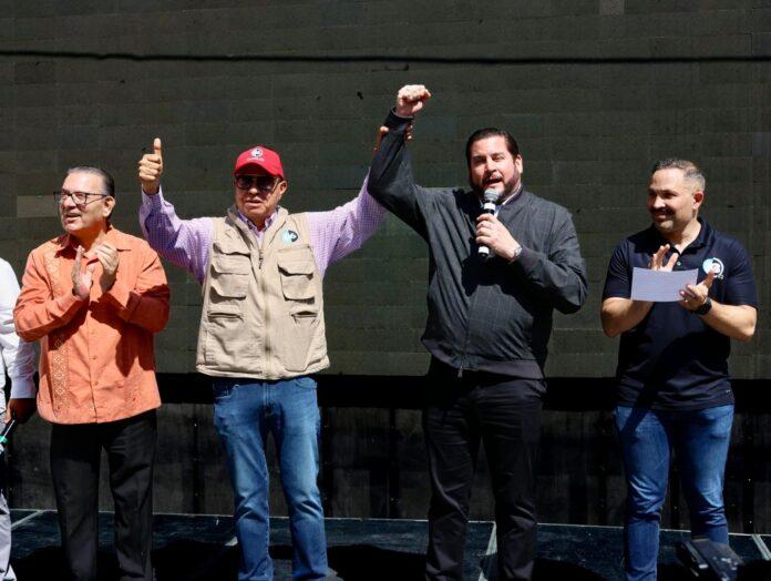 Asiste Ismael Burgueño al evento 'Enmochilate 2025'