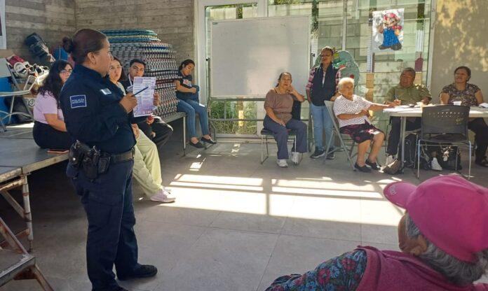 Capacita SSPCM a personas adultas mayores en prevención de la violencia familiar y de género en Camino Verde