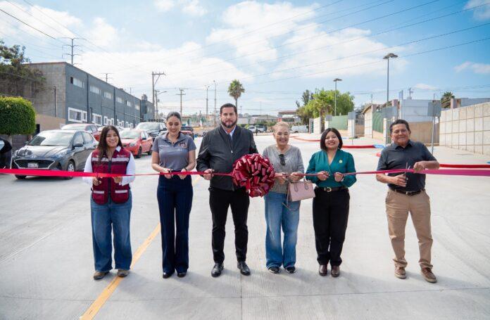 Cumple Ismael Burgueño a ciudadanía de Lomas del Matamoros con pavimentación de calle C.F.E Cumple Ismael Burgueño a ciudadanía de Lomas del Matamoros con pavimentación de calle C.F.E