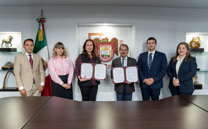 Fortalece Gobierno Municipal relación con instituciones académicas mediante la firma de convenio con CENYCA Universidad Fortalece Gobierno Municipal relación con instituciones académicas mediante la firma de convenio con CENYCA Universidad