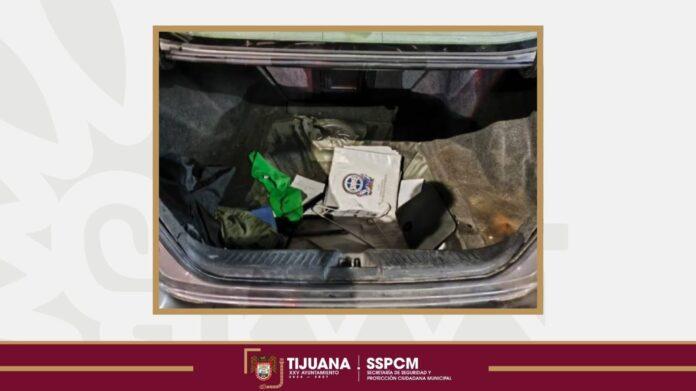 Aseguran elementos de la Policía Municipal a tres personas víctimas de tráfico humano en la garita de Otay