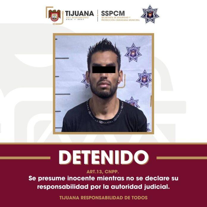 Detiene Policía Municipal de Tijuana a hombre armado con orden de aprehensión activa en Urbi Villa del Prado II