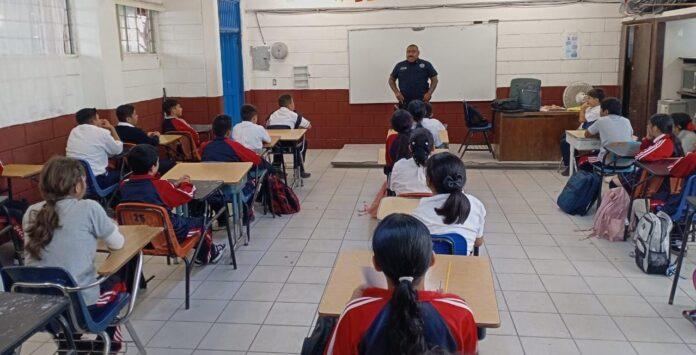 Imparte SSPCM plática preventiva sobre agresión sexual a estudiantes de secundaria en Terrazas del Valle