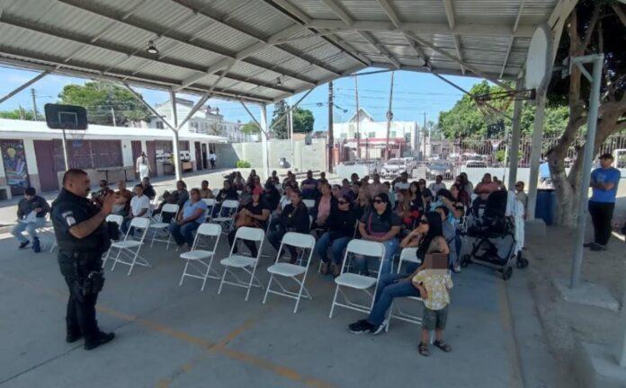 Imparte SSPCM plática preventiva a madres y padres de familia en la colonia Sánchez Taboada