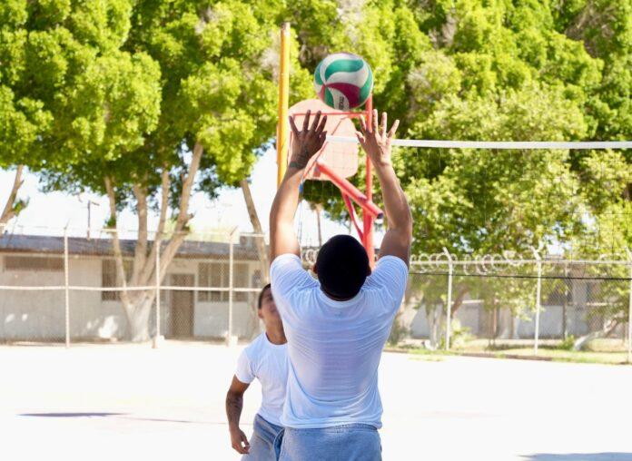 CESISPE Y GRUPO EDUCATIVO 16 DE SEPTIEMBRE BRINDAN CLÍNICA DEPORTIVA EN EL CENTRO DE INTERNAMIENTO PARA ADOLESCENTES DE MEXICALI.lasnoticias.info