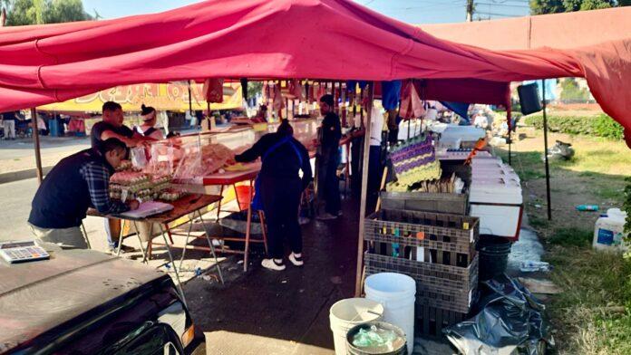 Aplica Gobierno Municipal multas por obstrucción de banquetas a comerciantes en Riberas del Bosque
