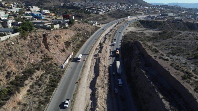 CONTINÚAN TRABAJOS DE DESPALME Y LIMPIEZA EN CAMELLÓN DE CORREDOR 2000.lasnoticias.info