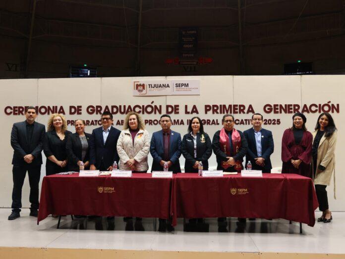 Celebra Gobierno Municipal de Tijuana ceremonia de graduación de primera generación de Preparatoria Abierta