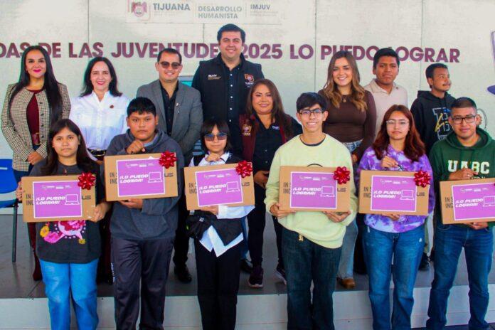 Entrega Gobierno Municipal 200 computadoras a estudiantes a través del programa 'Lo Puedo Lograr'