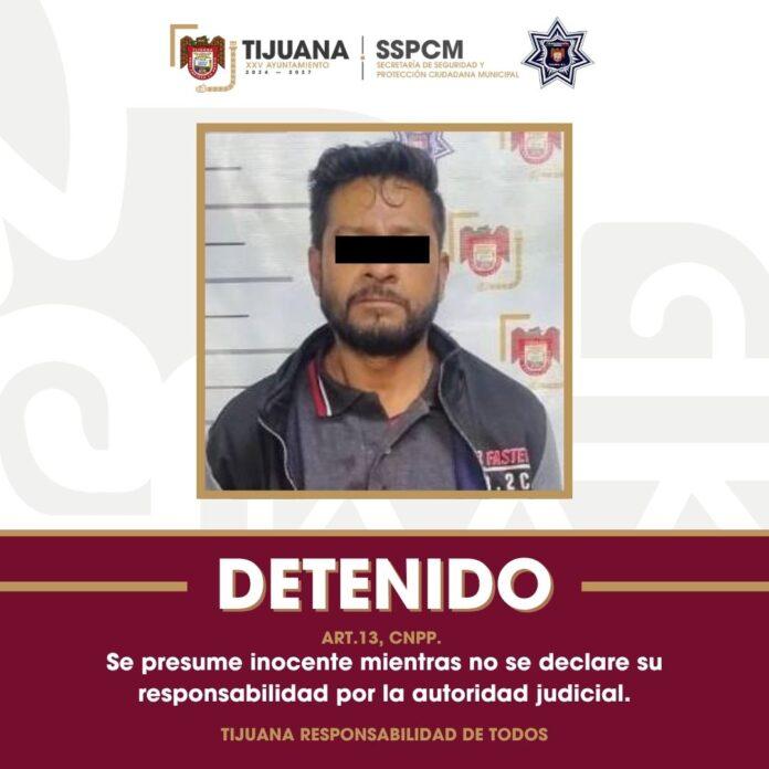 Asegura Policía Municipal de Tijuana a hombre por lesionar a su vecino