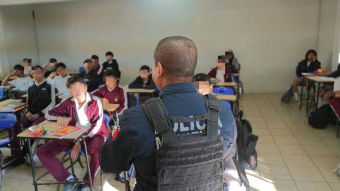 Realiza SSPCM revisión preventiva de pertenencias en secundaria técnica núm. 31 para fortalecer la seguridad estudiantil