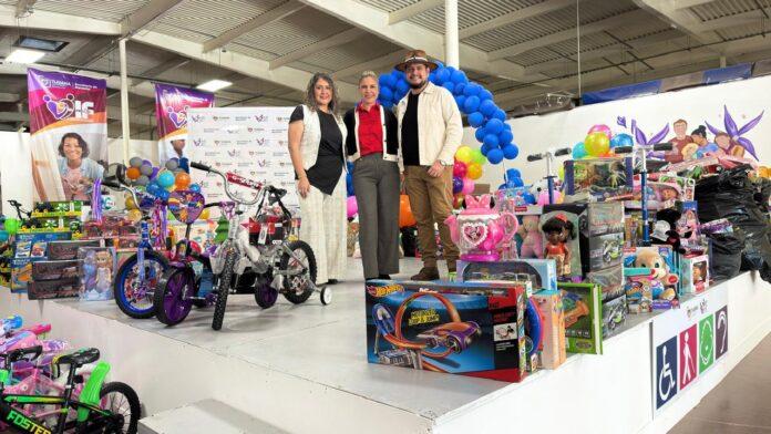 Recibe Gobierno Municipal donativo de juguetes para DIF Tijuana reunidos a través del 'Ence Radio 2025'