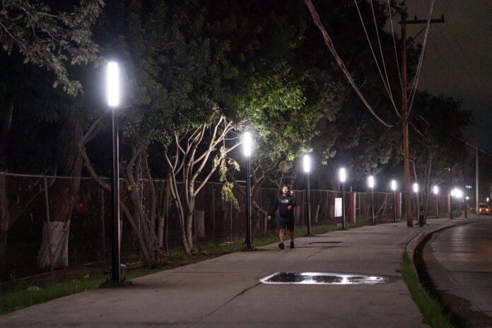 Beneficia Gobierno Municipal a 5 mil personas con instalación de Sendero Seguro en el Parque de la Amistad