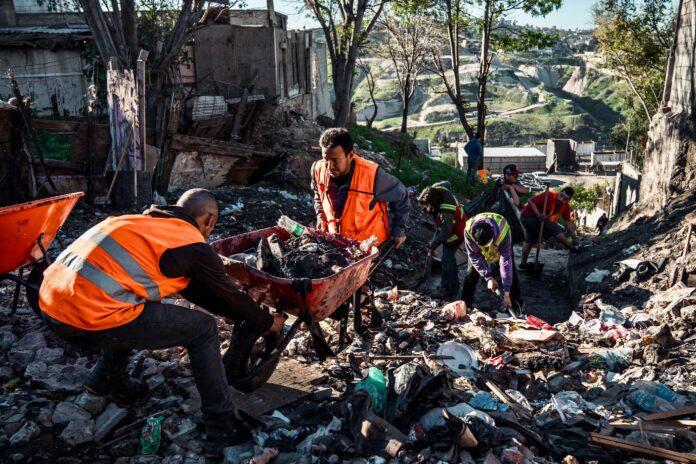 Continúa Gobierno Municipal labores del programa 'Tijuana: Ciudad Limpia' en colonias de las delegaciones San Antonio de los Buenos, Playas y Centro