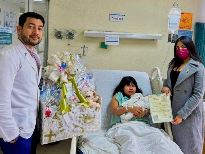 Da bienvenida Gobierno de Tijuana a los tres primeros bebés nacidos en 2026 con entrega de Actas de Nacimiento
