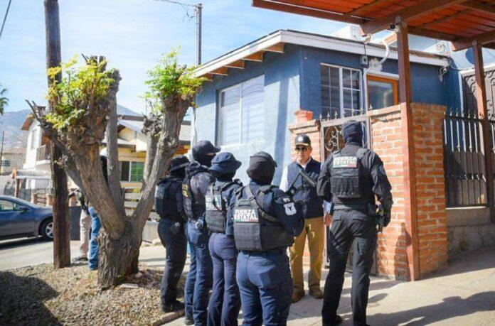 ENCABEZA SECRETARIO LAUREANO CARRILLO RETIRO DE CÁMARAS IRREGULARES EN TECATE.lasnoticias.info