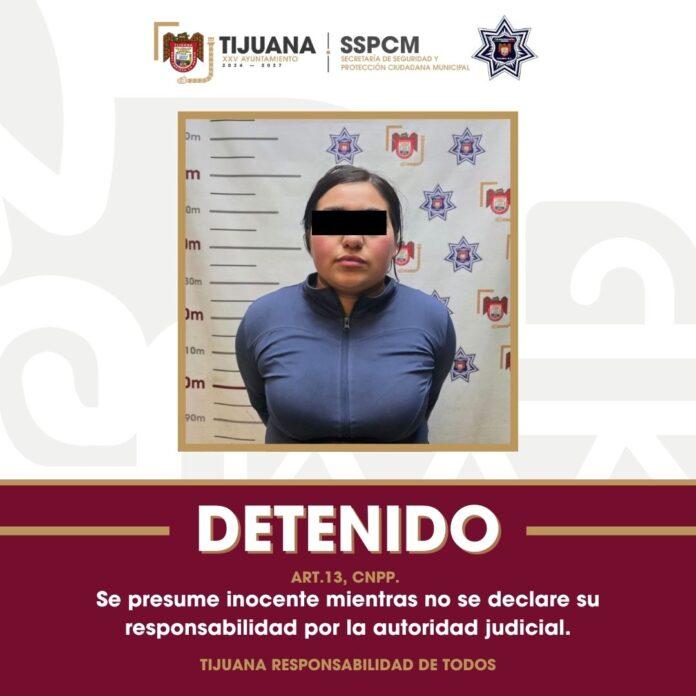 Asegura Policía Municipal de Tijuana a mujer señalada por amenazas y daños a vehículo