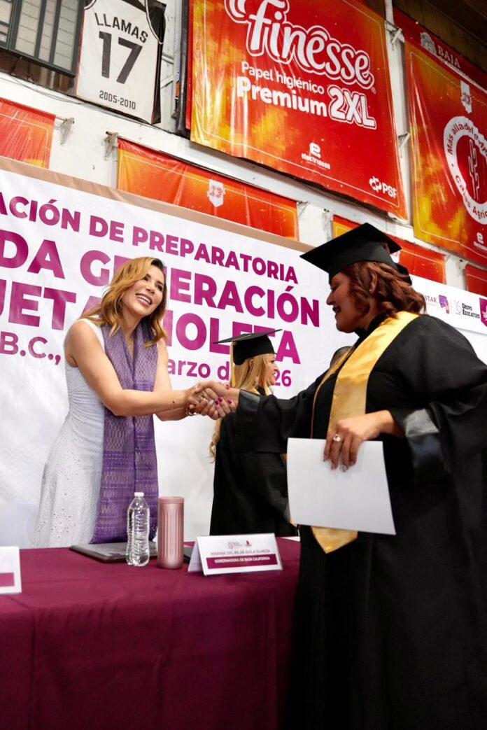 MÁS DE 800 MUJERES CUMPLEN SU SUEÑO DE TERMINAR LA PREPARATORIA CON TARJETA VIOLETA IMPULSADA POR LA GOBERNADORA MARINA DEL PILAR.lasnoticias.info