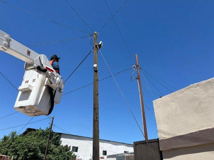 RETIRAN FUERZAS DE SEGURIDAD DOCE CÁMARAS DE VIDEOVIGILANCIA IRREGULARES EN MEXICALI.lasnoticias.info