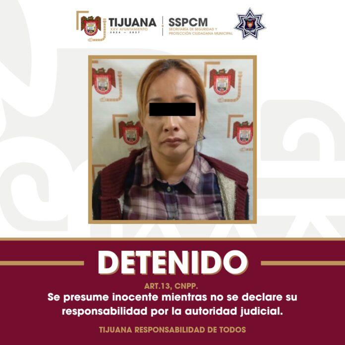 Asegura Policía Municipal de Tijuana a mujer con orden de aprehensión activa por homicidio calificado