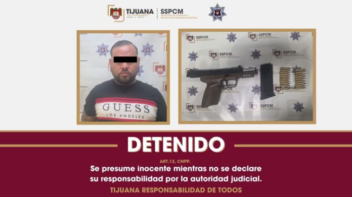 Detiene Policía Municipal de Tijuana a hombre armado en la colonia Villa Fontana