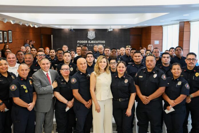 RECONOCE GOBIERNO DE BAJA CALIFORNIA A MÁS DE MIL 500 BOMBERAS Y BOMBEROS CON ESTÍMULOS ECONÓMICOS.lasnoticias.info RECONOCE GOBIERNO DE BAJA CALIFORNIA A MÁS DE MIL 500 BOMBERAS Y BOMBEROS CON ESTÍMULOS ECONÓMICOS.lasnoticias.info
