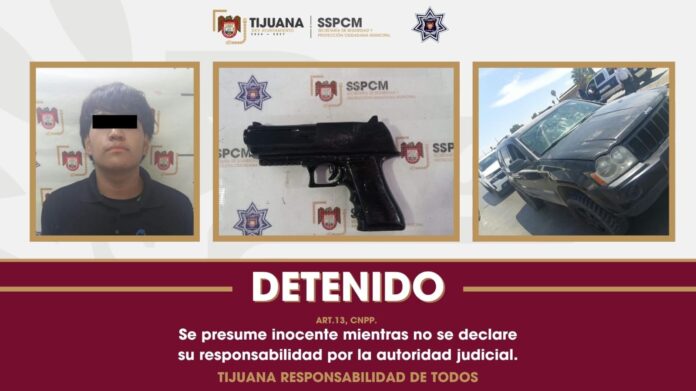 Detienen agentes municipales a joven señalado por daños y amenazas tras hecho de tránsito en La Mesa Detienen agentes municipales a joven señalado por daños y amenazas tras hecho de tránsito en La Mesa