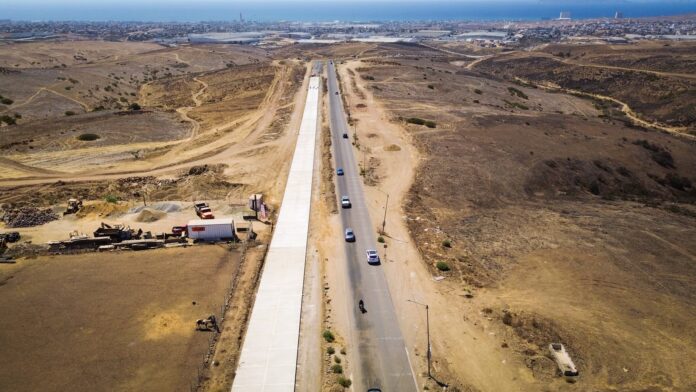 AVANZA SIDURT EN LA AMPLIACIÓN Y PAVIMENTACIÓN DEL BULEVAR REAL DE ROSARITO.lasnoticias.info