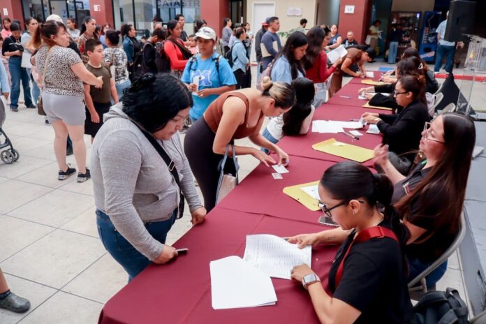 ENTREGA SECRETARÍA DE EDUCACIÓN BECAS A ALUMNOS DE EDUCACIÓN BÁSICA EN ROSARITO.lasnoticias.info